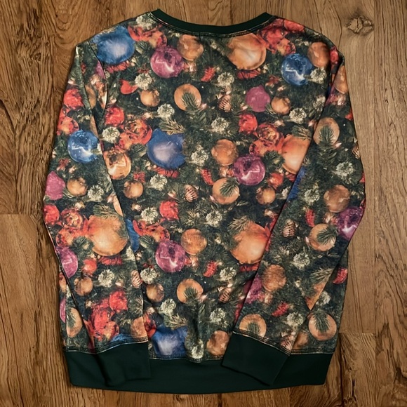 Eyeshadow Lightweight Holiday Sweater - Picture 6 of 6